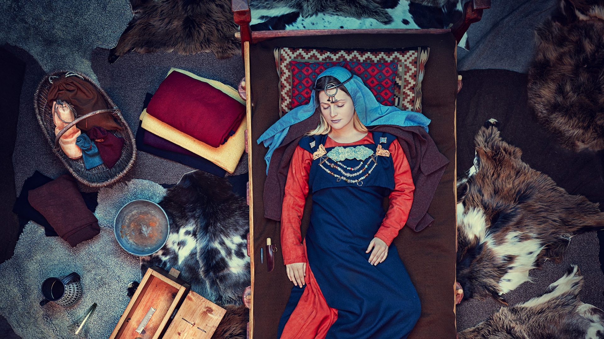 Sveriges historia medeltids kvinna ligger i en säng
