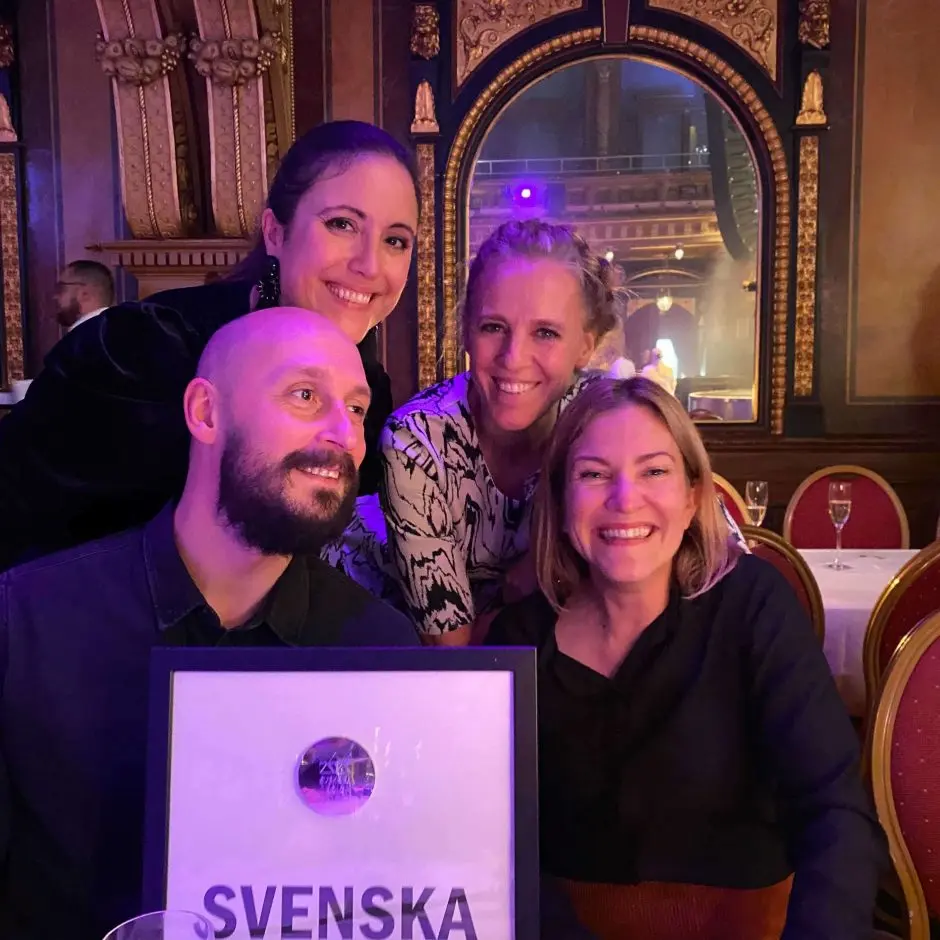 Bazooka team tiny tar emot pris för andra plats i svenska designpriset