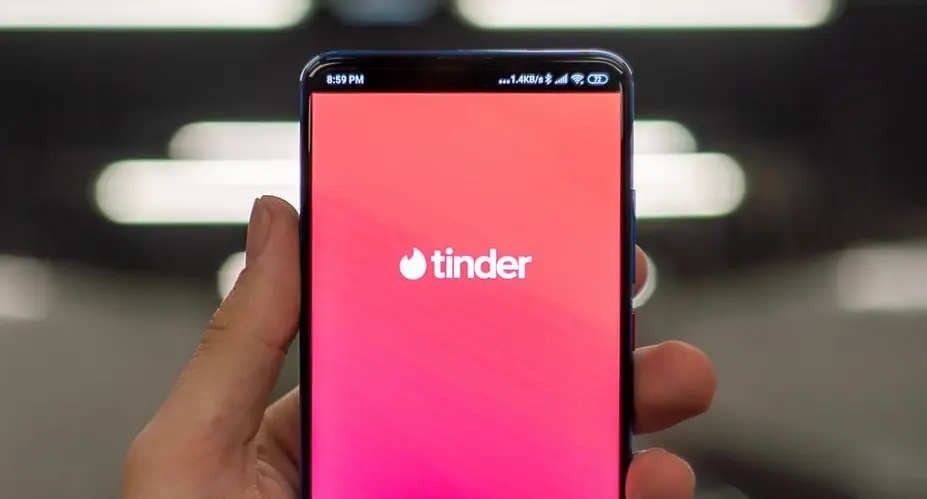 Tinder dejtingapp på mobil